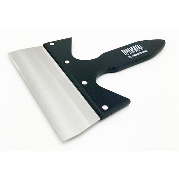 マルーモジャパン　ジョイントナイフ持ち方は自由に持っていただけるシンメトリーのパテベラです。0.4mmステンレス縦研磨のブレードです柄にはメラミン合板を使用しました。