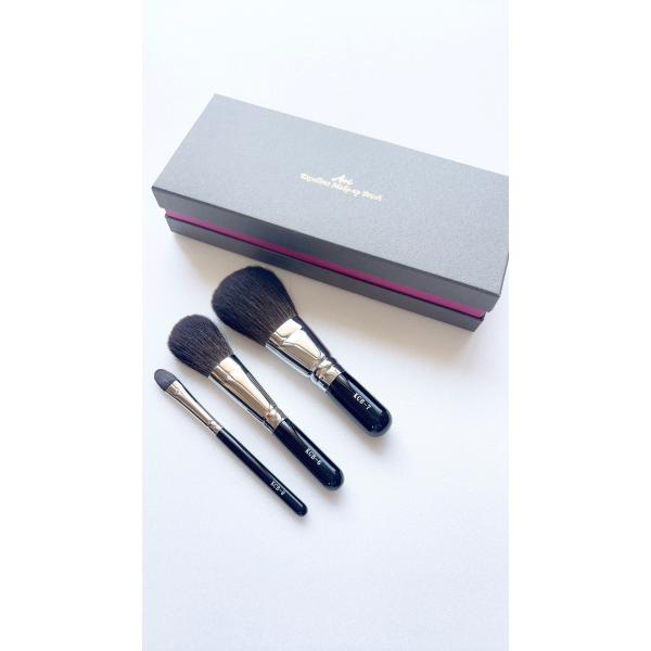 【KCBシリーズ3本セット】　30％OFF・KCB-7フェイスブラシ　灰リス100％(最高級品)　定価14,286円全長13.5cm　毛部分5.0cm　金具部分4.5cm　柄部分3.5cm・KCB-6チークブラシ　灰リス100％(最高級品)...