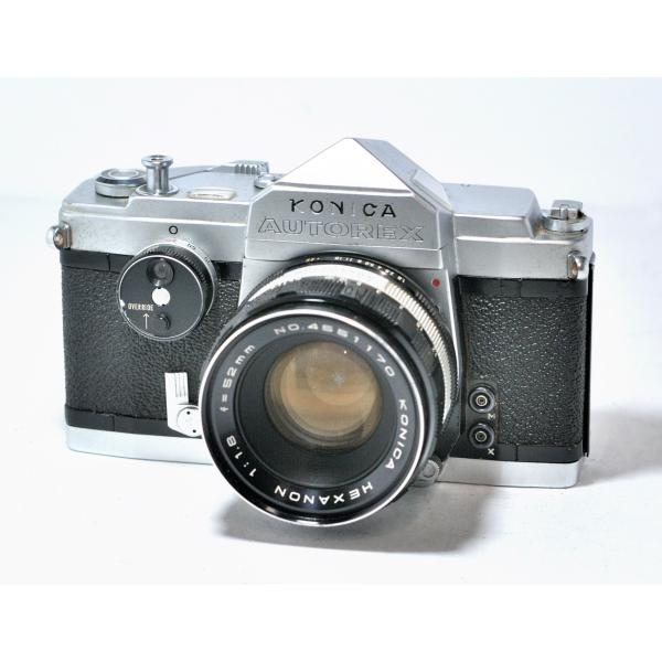 1965年に小西六写真工業社（後のコニカ社）より発売された35mmフィルム一眼レフカメラです。Cds露出計を搭載し、当時世界初のEE機能搭載一眼レフ機として大々的にPRされ話題となりました。（後年、この前年にソ連アーセナル社製「キエフ10」...