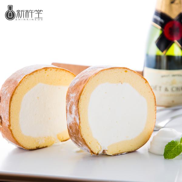 【送料無料】岐阜 新杵堂 スーパースターロール食べ飽きないあっさりクリームがぎっしり。スーパースターロールケーキ最大の特徴は、なんと言ってもたっぷりと生地に巻き込んだあっさりクリーム。生地とクリームの織りなす舌の上で溶けるような繊細な食感を...