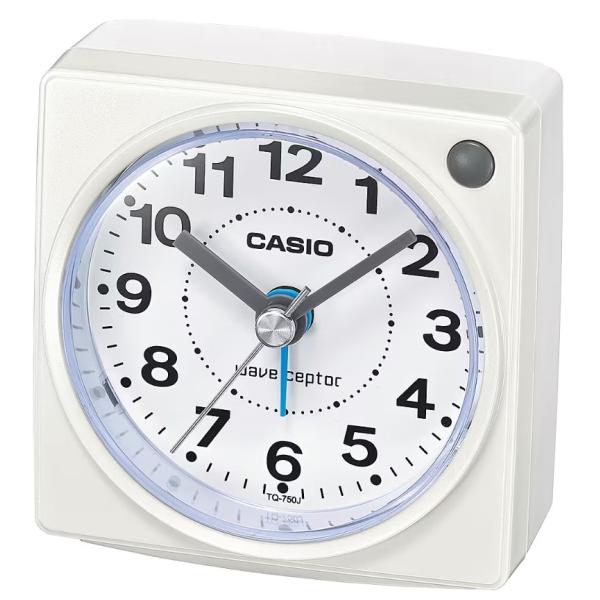 電波受信機能付きの目覚まし時計です。内蔵タイプの電子音アラームは、止めてもまた鳴るスヌーズ機能付きです。スヌーズアラームをONにした際は秒針が停止するので、睡眠時コチコチ音が気になりません。ケースサイズ（縦×横×厚さ）77 × 75 × 4...
