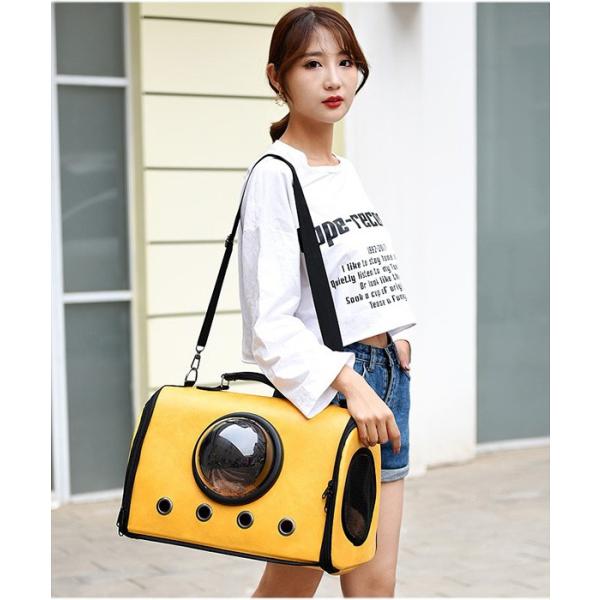 商品名 ： ペットキャリー 宇宙船 犬キャリー 猫キャリー ペットバッグ ペット鞄 ショルダー ポータブルサイズ (cm) ： 46×27×27重量 ： 約1.37kgペット体重制限 ： 猫 6kgまで　犬4.5kgまでかみかみおもちゃ付き...