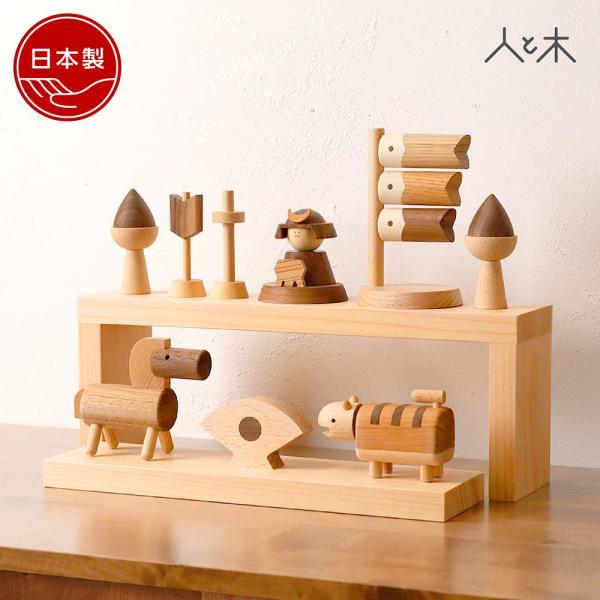 男の子の誕生と健やかな成長を祝う、木のぬくもりあふれる五月人形。天然木の優しい風合いが感じられ、見ているだけで心がほっと温まります。コンパクトなサイズで、玄関やリビングボードの上にも飾りやすく、省スペースでも華やかに節句を彩ります。カラフル...