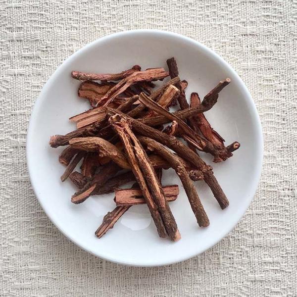 商品情報名称 インドアカネ（インド茜）産地名 台湾内容量 1袋 100ｇ※大口発注は別途ご相談ください。割引等がございます。保存 自然乾燥備考 ひとつ屋の植物染料には、生薬（漢方薬）として販売されているものをはじめ、自家栽培しているもの、さ...