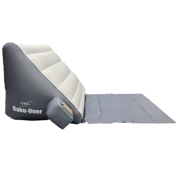 【エアーリクライニングマット ラクライナーα】旧タイプに比べて空気の出し入れをを行うエアーポンプユニットを充電式のコードレスタイプに変え、場所を選ばず使用できるようになりました。普段お使いの布団の下やベッドマットレスの下に本製品を敷くだけで...