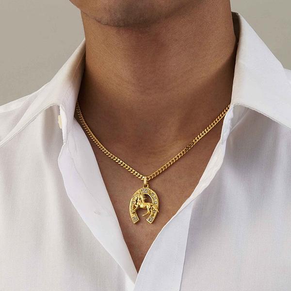 【メンズ駿馬＆蹄鉄 磁気ネックレス】煌めきの蹄鉄に立体感、躍動感のある駿馬！人気のカット喜平チェーン磁気ネックレス。豪華さ抜群、24金プレーティング仕上げは、まさに黄金に輝く男の逸品ラッキーアイテムです。馬蹄はヨーロッパでは幸運と財運を呼ぶ...