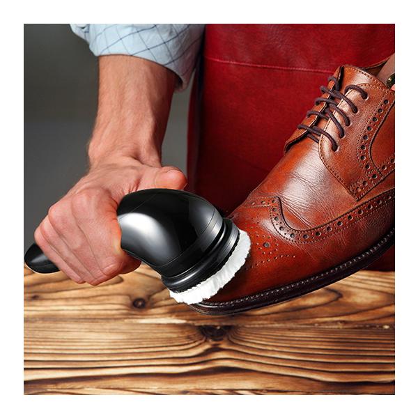【電動靴磨き器 楽々くつピカ君】手間のかかる靴磨きが電動であっという間にピッカピカに！■手間と時間がかかるのでどうしても面倒になる靴磨き。。。靴に軽く当てるだけでOK！これ一台で簡単＆スピーディー！紳士のおしゃれの強い味方です。■高速/低速...