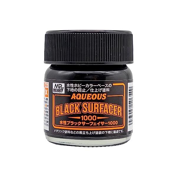 GSIクレオス 水性ブラックサーフェイサー1000 ホビー用仕上材 HSF03大好評の水性サーフェイサーに黒色のブラックサーフェイサー1000が登場です！溶剤匂いも少なく、より高い安全性を有しながら、表面の傷埋め処理、塗装前の下地作りを行う...