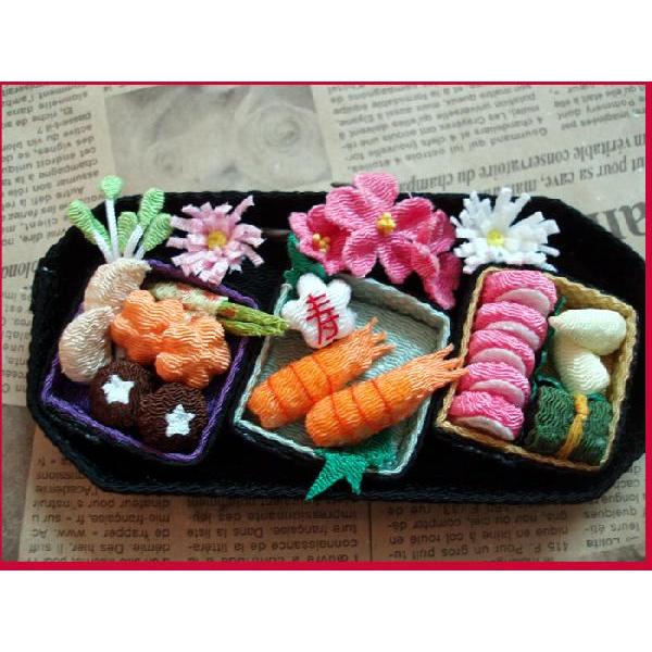 ちりめんの三段重祝い膳お正月飾り