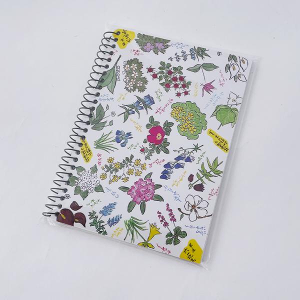 花柄がとってもカワイイ六花亭(ろっかてい)の文具が登場。花柄包装紙でおなじみの坂本直行画伯の花柄をあしらったメモ帳です。縦×横×高さ(cm)=13.2×9.5×0.5