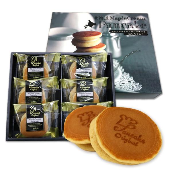北海道牛乳使用。しっとりふわふわパンケーキ生地に、あまーいメープルクリームをはさんだスイーツです。