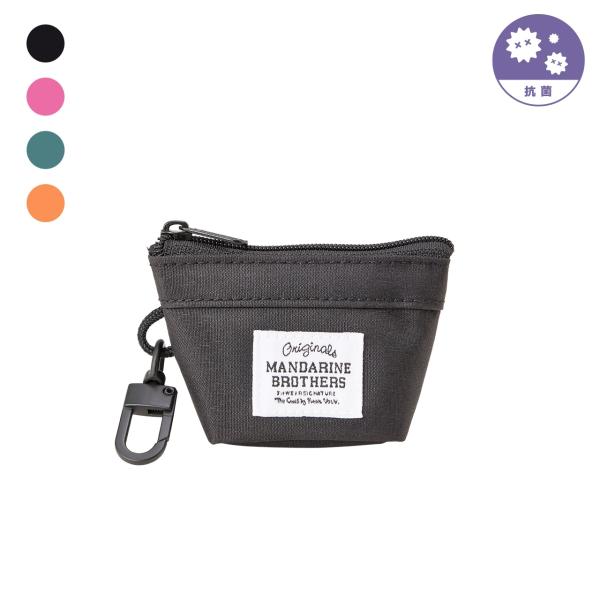 2025秋冬新作マナー袋や小銭などを入れてお散歩に大活躍！リードやキャリーバッグ・お散歩バッグにサッと付けられるミニポーチ。マナーポーチとの組み合わせもオススメです。うんち袋入れ、小銭入れ、おやつ入れ、またちょっとしたプレゼントにもオススメ...