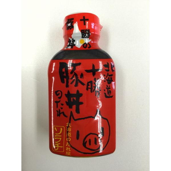 【特徴】 今から半世紀以上前、ご家庭で簡単においしい豚丼を食べて頂きたい思いで作りました。お陰様で、今や全国に「ソラチ十勝豚丼」は知られるようになりました。是非一度ご賞味ください。【賞味期限】製造日より12ヶ月【内容量】220ｇ【原材料名】...