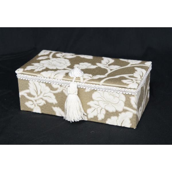 WFjt@[eC[ ANZT[P[X WG[{bNX x[W WK[h vZX Pn Jgi[W JENNIFER TAYLOR Heirloom