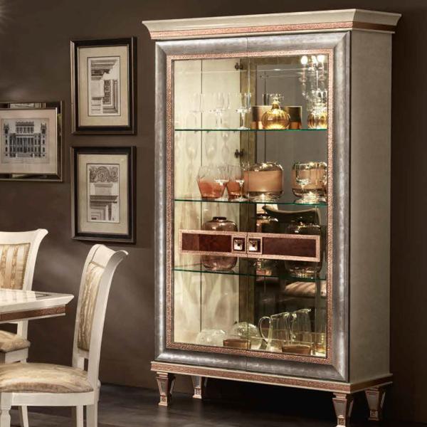 イタリア製2ドアキャビネットで上質な収納空間を