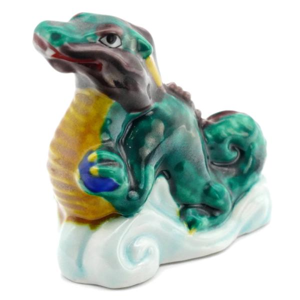 九谷焼 干支置物 清章3号辰 交趾素材：磁器サイズ：幅9cm×奥行5cm×高さ9.5cm箱：紙箱作：清章【2024年 甲辰（きのえたつ）】「甲辰」は信用を得て発展する、温厚で気さくな性質を持つ干支です。辰年は陽の気が動いて万物が振動するので...