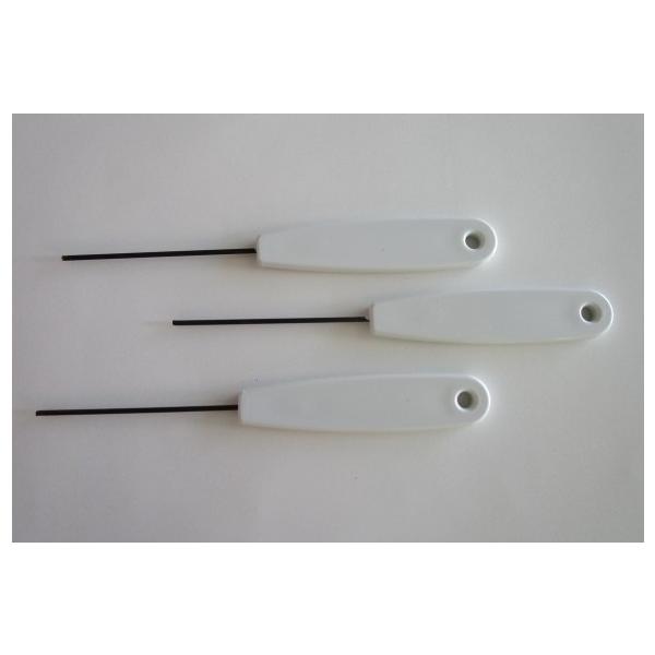 【 懐かしいツッツキ棒 】メーカー：不明白色/小形のツッツキ棒：３本セットです。新品/未使用ですが、多少の傷/汚れが有る事も御座います。パチンコ玉が後ろパックに詰まった時などにツッツキ棒で詰まった所を突っついていました。他にも、色々な使い方...