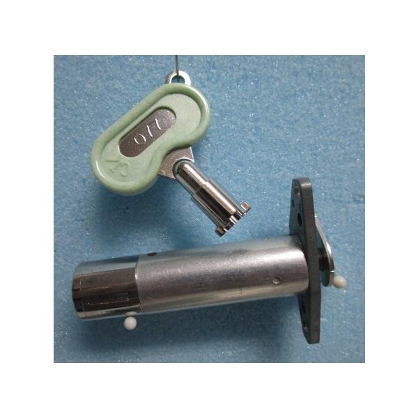 【パチスロ実機のシリンダー】メーカー：サミー/Sammy鍵番号：077「ご注意」シリンダーに、テープ跡や機種名等のメモが書いてある事も御座います。取り付けは、ビス２本で簡単に作業が出来ます。対応機種の一例【北斗の拳・ポパイ・等】Jカムが付い...