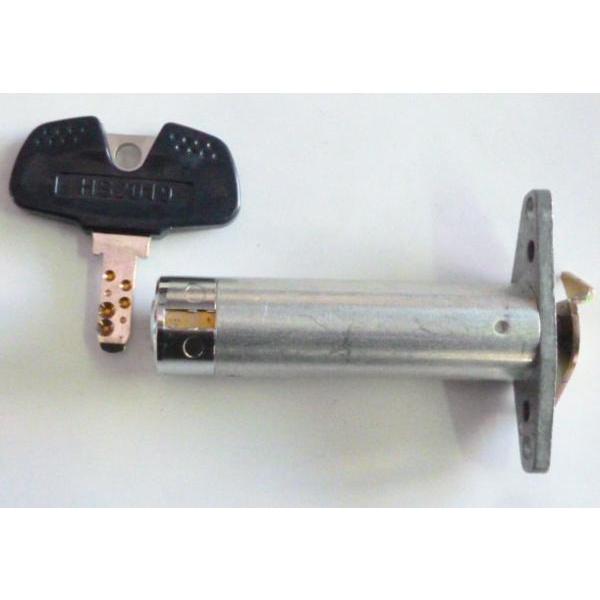 【パチスロ実機のシリンダー】メーカー：アルゼ系鍵番号：HS2019 (長さ：70mm)「ご注意」シリンダーに、テープ跡や機種名等のメモが書いてある事も御座います。取り付けは、ビス２本で簡単に作業が出来ます。対応機種の一例【対応機種はおさるの...