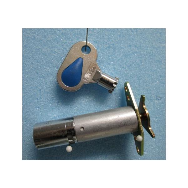 【パチスロ実機のシリンダー】メーカー：アリストクラート鍵番号：A134「ご注意」シリンダーに、テープ跡や機種名等のメモが書いてある事も御座います。取り付けは、ビス２本で簡単に作業が出来ます。対応機種の一例【対応機種は、巨人の星IIIですが、...