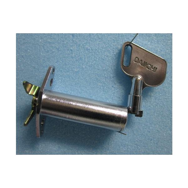 【パチスロ実機のシリンダー】メーカー：ダイイチ鍵番号：ダイイチ　(カム付き)「ご注意」シリンダーに、テープ跡や機種名等のメモが書いてある事も御座います。取り付けは、ビス２本で簡単に作業が出来ます。対応機種の一例【おそ松くん】です。シリンダー...