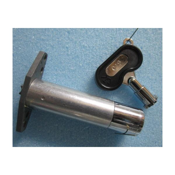 【パチスロ実機のシリンダー】メーカー：北電子鍵番号：019　(カムは付いておりません)【対応機種は不明】です。「ご注意」シリンダーに、テープ跡や機種名等のメモが書いてある事も御座います。取り付けは、ビス２本で簡単に作業が出来ます。シリンダー...