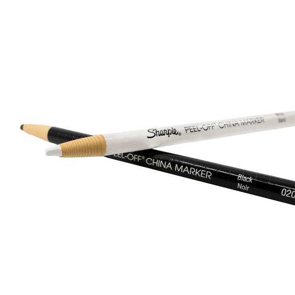 モホーク「シェーディングペンシル」は、アンティーク家具やフローリングを補修した箇所に、簡単にアンティーク感や木目のハイライトを作り出す事ができる着色用補修材です。◆「シェーディングペンシル　ブラック」は、アンティーク家具の古ぼけた感じを作り...