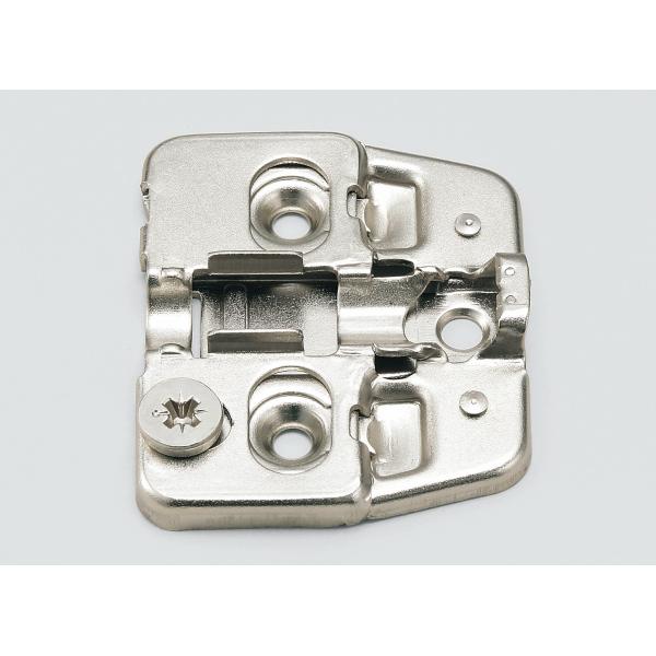 ワンタッチスライド丁番１５１シリーズの専用マウンティングプレート　150-P4W型【　仕様　】●材料：鋼、仕上げ：ニッケルメッキ【　※インセットには使用できません　】●偏心カムによる上下調整機構付き（±2.0mm）●厚み：0mm（標準厚）【...