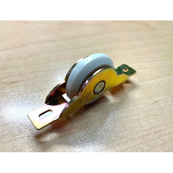 シンギオイル戸車のV型30mmが廃盤になりましたので　こちらの商品が代替えとなります■材質枠：鉄板フラット■車形状：A型10個程度までネコポス対応いたします。それ以上は宅配便となり料金の変更となります※お急ぎの方は　配送方法　宅急便に変更し...