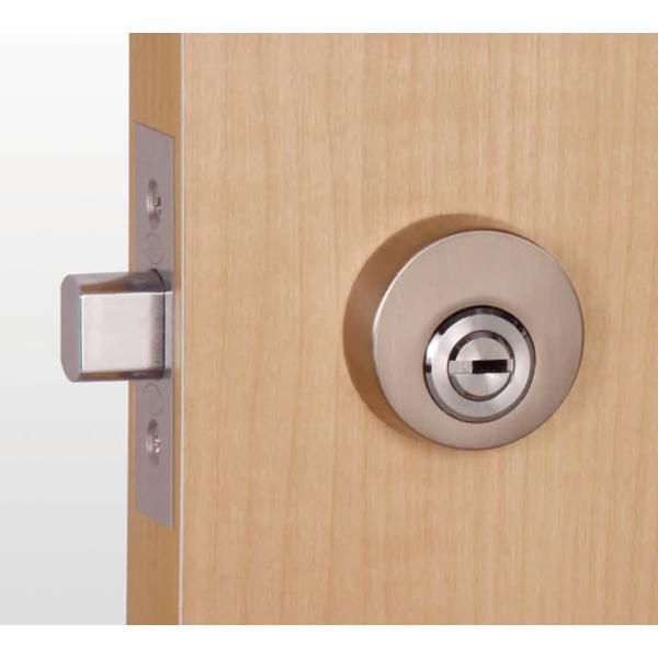 対応扉厚28mm〜40mm内側：サムターン　　外側：シリンダー本締錠タイプ