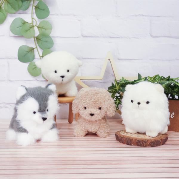 サイズ：約本体高さ9cm×12cm※個体によって若干の差あります。飛んでいってしまいそうなほどふわふわな綿毛のように軽いぬいぐるみ「わたぽ」。北の動物につづき、イヌのなかまたちが登場です！ラインナップは、ビションフリーゼ・ポメラニアン・ハス...