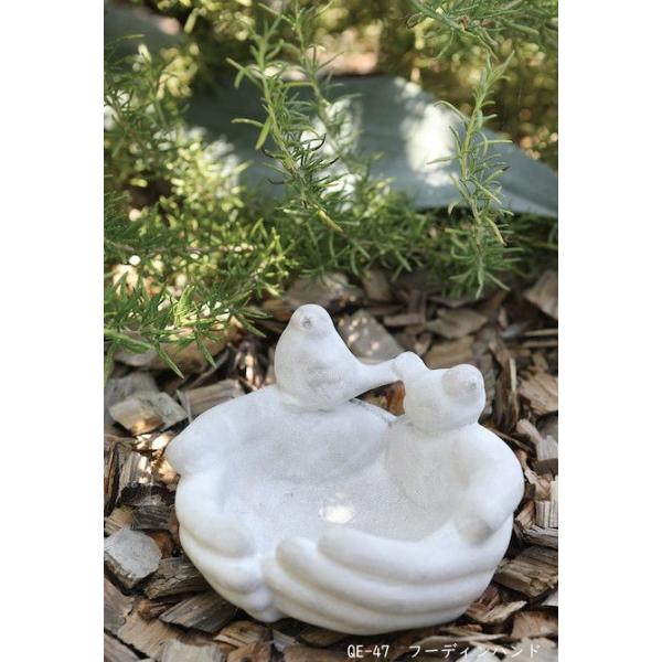 セメント製の鉢商品名：　フーディンハンド　QE-47サイズ：W16.5×D14.5×12cm口径:W12×D9cm　深さ:3cm材質：セメント●表示サイズには若干の誤差がある場合がございます●画面上の色は、OS、ブラウザ等のパソコン環境によ...