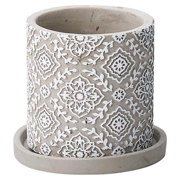 かわいらしいデザインの植木鉢です。北欧風のインテリアやナチュラル系のお部屋にもピッタリです。サボテンや多肉植物、観葉植物、花の苗など、どんな種類の植物にもピッタリ合います。受皿付きなので置き場所にも困りません。