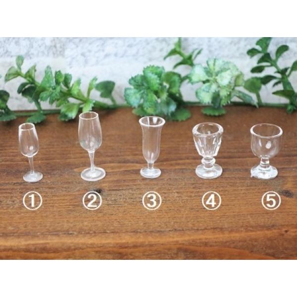 サイズ：1:直径0.5×H1.8cm　　　　2:直径0.7×H2cm　　　　3:直径0.8×H1.8cm　　　　4:直径1×H1.5cm　　　　5:直径1×H1.5cm材質：アクリルミニチュアの可愛いグラスです。それぞれ1個の価格です。ミニ...