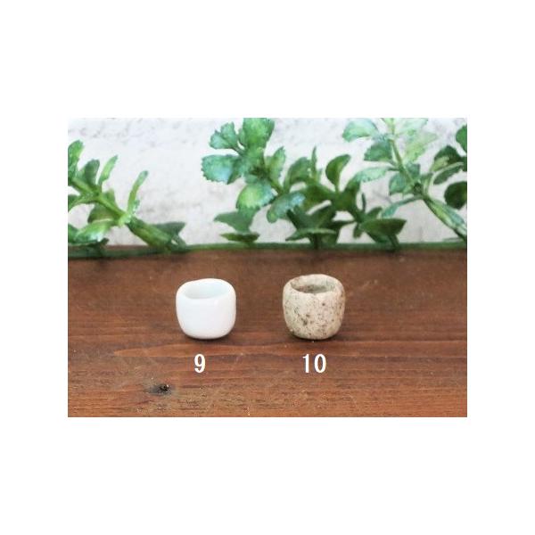 サイズ：9：W1×H0.8cm　　　　10：W0.9×H0.8cm材質：磁器ミニチュアの可愛い湯呑各種です。フードやスイーツ類と一緒にミニチュアインテリアやテラリウムに飾ったり…。ミニチュアの世界をお楽しみください！