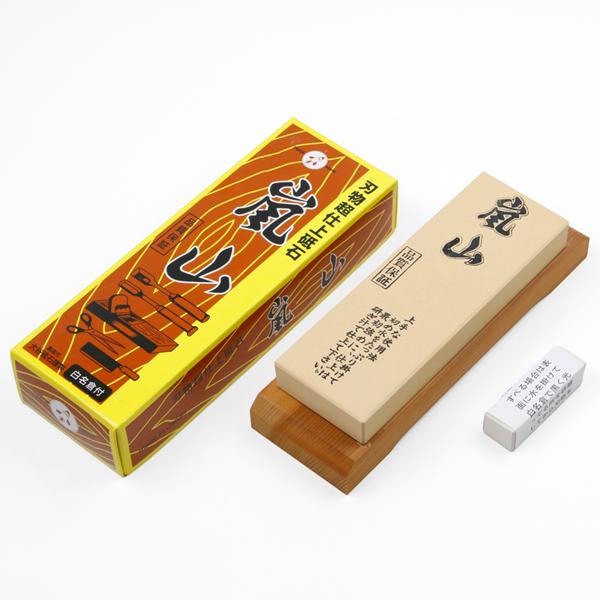 製品仕様■サイズ：210mm×70mm×25mm■重量：約900g■粒度：超仕上げ砥石、#6000■用途：かんな、のみ、鋏、包丁 などに■付属品：白名倉(約75×22×20mm)■特徴：本品は天然合砥の粉末と超微粒子を配合していますので、刃...