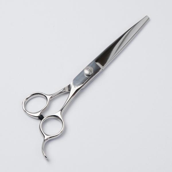 製品仕様■タイプ  ：カットシザー■サイズ  ：全長180mm 幅 62mm 刃長 90mm■重量    ：約64g■材質    ：ステンレス鋼■刃の形状：柳刃■ハンドル：オフセット型■特徴　丁寧な作りのセミプロ向けステンレス散髪鋏です。　...