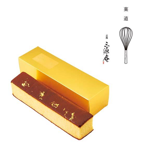 古式ゆかしいカステラの伝統製法を受け継ぎ、味・食感・無添加にこだわった京都カステラを創作。銘水処の伏見で厳選した素材を使用したなめらかな口どけの上品な味わいに、金箔の華やかさを添えました。
