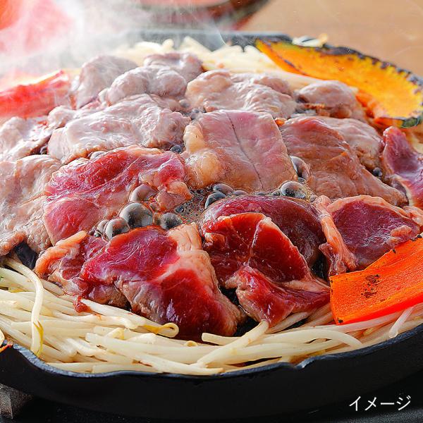 野菜と一緒に焼くだけ！手軽さが魅力の味付ジンギスカンとホルモンの詰合せです。醤油ベースのオリジナルのタレに漬け込んだ「味付ラム」と2種類のホルモンのセットです。