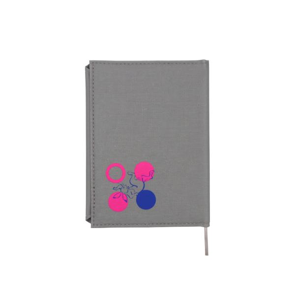 ビビッと！くるデザイン文具で日常にアクセントを！おしゃれな鳥獣戯画モチーフのステーショナリーシリーズ。グレーの色味にワンポイントが映える。文庫本サイズ