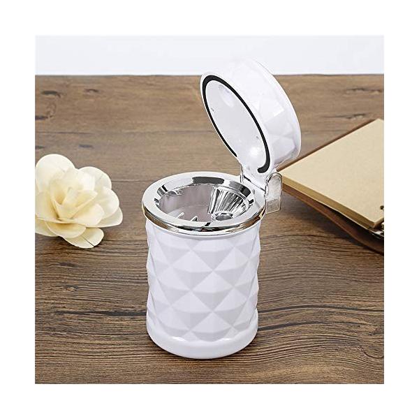 チープ Euemch Ledが付いている自動車部品車の灰皿は携帯用灰皿車旅行灰皿をつけます