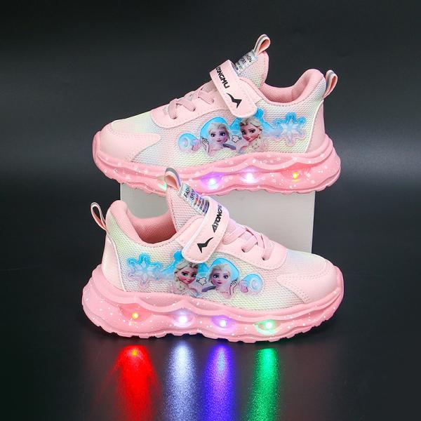 韓国から直送商品、お急ぎの場合は事前にご相談いただけますと幸いです。何卒ご理解いただきますよう、よろしくお願いいたします。【エルサ風デザイン】雪のプリンセスをイメージした美しいカラーとデザインで、お子様のお気に入りの一足に！【光るLEDライ...