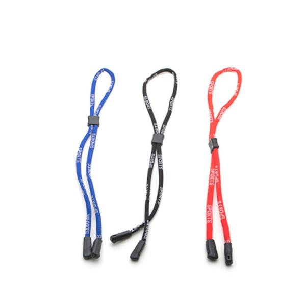 【商品説明】SPORTSと印字されている眼鏡用ストラップコードです。スポーツやアウトドアの際におすすめです。調節用のバックルがあるので、スポーツの際も眼鏡がズレ難く、ストレスなくスポーツを楽しめます。普段お使いの眼鏡を首に掛けたり、顔からズ...