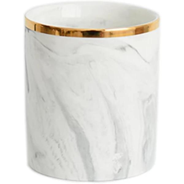 バリエーションコード : 2B2L4DF46R・高級感のある大理石柄のメイクブラシスタンドです。・筒形ですので立てて保管できるので、化粧ブラシを痛めません。・フチのラインを際立たせるゴールドがアイテムをより一層綺麗に見せてくれます。・メイク...