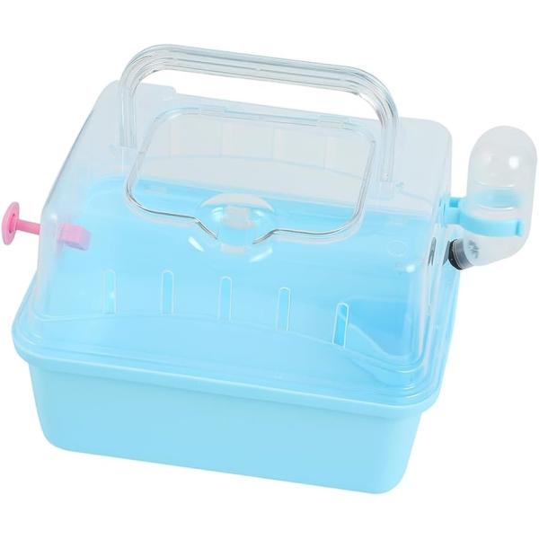 「ペットとのお出かけに」お出かけや通院時に便利な小動物用キャリーケースです。プラスチック製ですので軽く、汚れても水洗いができます。蓋は透明なので、いつでもペットの様子を確認できます。「様々な用途に」移動中でも水をあげられるように給水ボトルも...