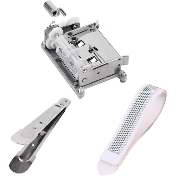 バリエーションコード : 2B4OHXD6K4・自分の好きな楽曲が楽しめる手回しオルゴールです。・楽譜用紙に専用のパンチで穴を開け、オルゴールに通すことでオリジナルの音楽を奏でられます。オルゴール本体と楽譜用紙20枚、専用パンチのセットとな...