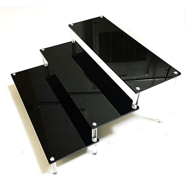 3段アクリルディスプレイスタンドで魅せるコレクション