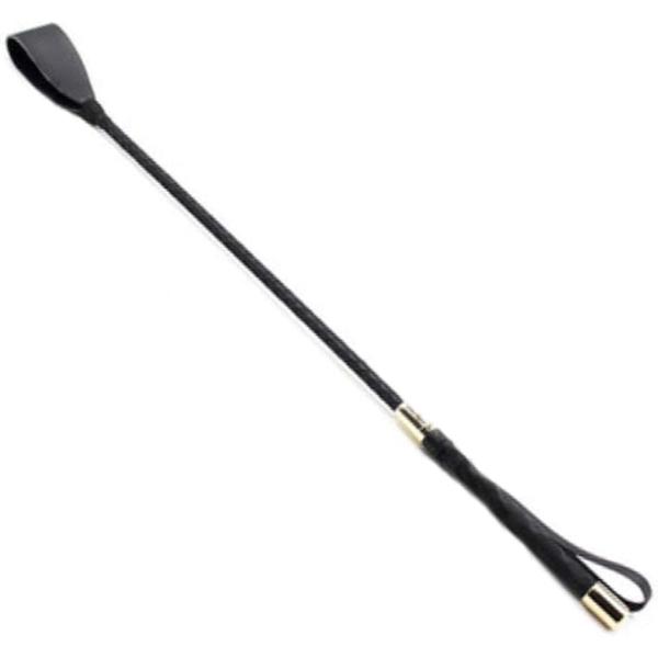 ・軽量で初心者にも扱いやすい、長さ60cmの乗馬用の短鞭です。・滑りにくいレザータイプのノンスリップグリップに、落下を防ぐリストループが付いていて女性にも扱い易い男女兼用の乗馬用品です。・金具部分のゴールドが高級感があり、乗馬スクール、馬術...