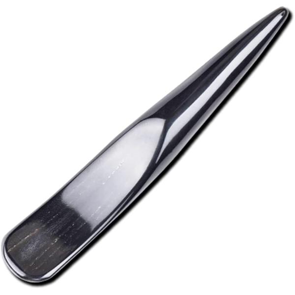 「サイズ」　長さ約：約16センチ天然の水牛の角を使用したかっさ棒です。天然水牛の角は、皮膚の上を滑らせても静電気が起きず、肌に優しいのが特徴です。手馴染みがよく握りやすいツボ押しマッサージ用かっさ棒です。両端の太さが違うので、細い方でピンポ...