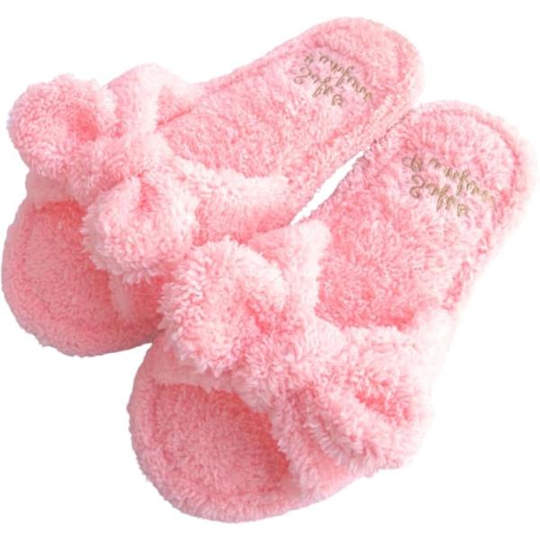 バリエーションコード : 2B9481WSSP「ふわふわリボンで、足元から愛を込めて」部屋の中もファッションを楽しむあなたに。柔らかなタオル地が肌に優しく触れる、フワフワで可愛いリボンがアクセントのスリッパ。ゴールドの刺繍がオシャレ度をアッ...